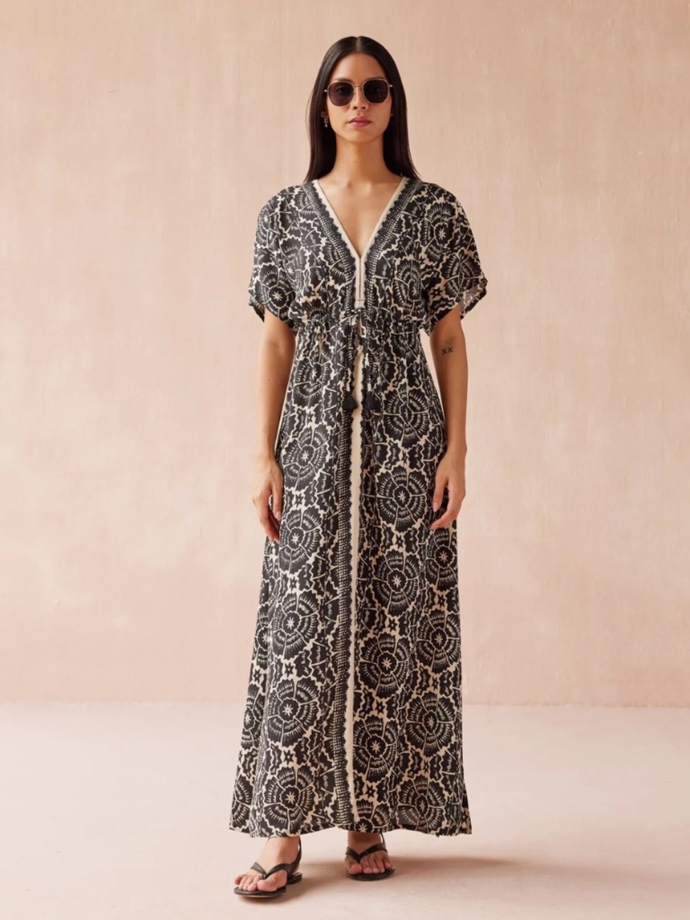 OMIKA Pia Caftan in Carmen Graphite Size O/S